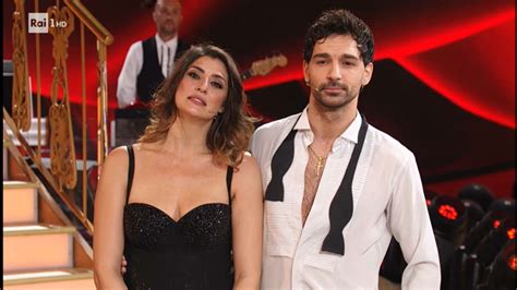 Jun 19, 2021 · per approfondire leggi anche >>> elisa isoardi e raimondo todaro, tra flirt e smentite: Elisa Isoardi e Raimondo Todaro di nuovo insieme. I loro ...