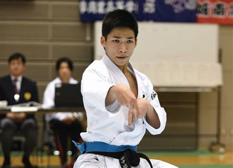 男子団体組手 第2位 男子団体 形 第2位 男子個人組手 優 勝 矢吹 行生 写真特集：第37回全国高校空手道選抜大会のみどころ [写真特集2 ...