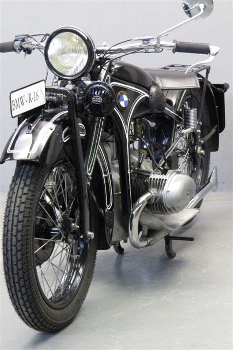 In 1985 bmw produced a 750cc, three cylinder version of the new 4 cylinder water cooled engine. BMW 1933 R16 750cc 2 cyl ohv - Yesterdays
