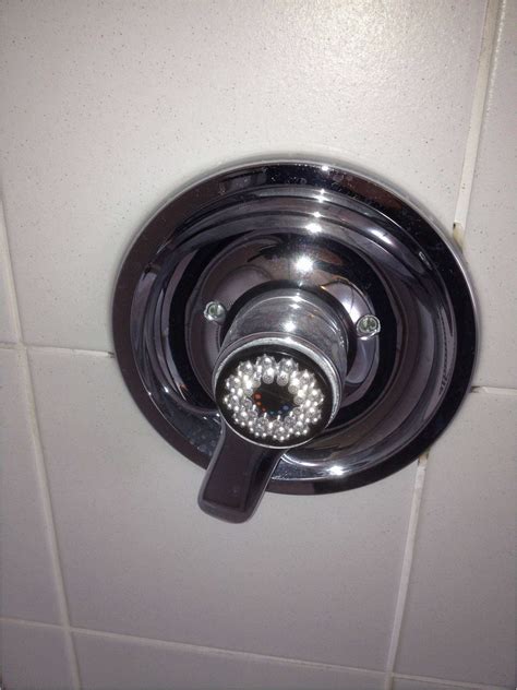 Mit einhebelmischer zwei griffen oder auf knopfdruck hansgrohe duscharmaturen lassen sich per einhebel brausemischer zweihand mischbatterie oder intuitiv per knopfdruck select bedienen. Mischbatterie Dusche Unterputz Hansa Hansamix thermostat ...