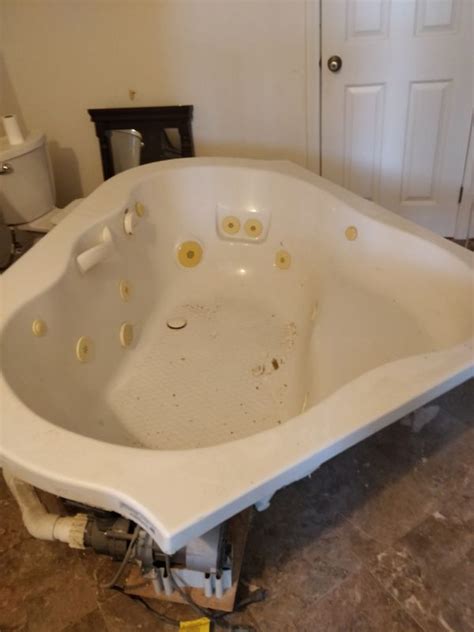 There are many designed to fit where a standard bathtub was, which limits the amount of demolition our second pick for best whirlpool tub is the american standard 2776118w.020 cadet. American Standard Evolution 77 in. x 65 in. Corner ...