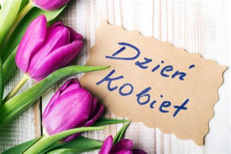 Życzenia na dzień kobiet to gotowe propozycje wierszyków, które przydadzą się na święto obchodzone 8 marca. Cała (statystyczna) prawda o kobietach na Dzień Kobiet