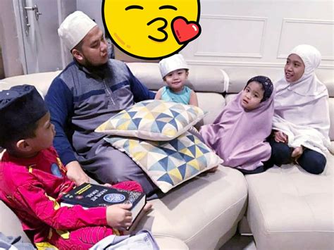 Daripada orang politik hinggalah orang agamawan tampil mengecam beliau yang seorang yang lahir berbangsa cina memeluk islam ini. Ta'lim Cara Bonding Ustaz Ebit Lew Dengan Anak-Anaknya ...