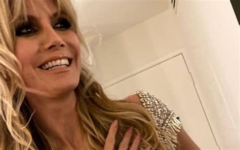 Opitz barbi melltartó nélkül forgat klipet. Meztelenül napozott a kertjében Heidi Klum | szmo.hu