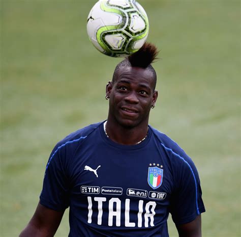 Mario balotelli grew up in brescia, came under the care of his adoptive parents there, and will now lends his experience and, the city hopes, his brilliance to balotelli, 29 and formerly of internazionale, ac milan, manchester city, liverpool, nice and most recently marseille, last played in italy's top flight. Eliminacje Euro 2020. Mario Balotelli może wrócić do ...