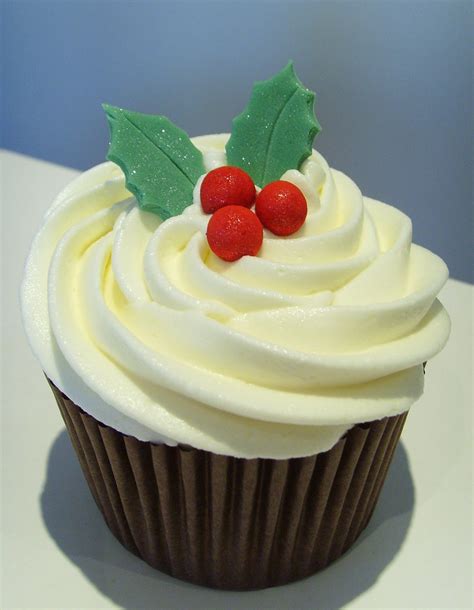 Retomo lo que escribí para explicar mi primer curso de cupcakes: Christmas themed cupcake | Rachel Walker | Flickr