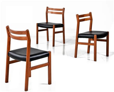 Modern dining chairs feature low, cushioned backs to prop you up without straightening you out. Set of (6) Solid Teak Danish Curved Back Dining Chairs ...