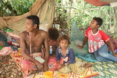 The sudden deaths of 14 orang asli villagers in kuala koh village was at first considered a mystery with two of the victims dying from pneumonia complications between 2 may and 7 june, while the remaining victims' causes of death remain unknown as their bodies were buried by locals prior to. Malnourished Orang Asli Toddler Dies From Measles Sweeping ...
