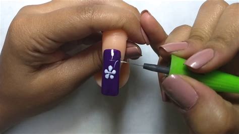 La decoración de uñas es un arte en sí, es por ello que en inglés se le dice «nail art«. Diseños De Uñas Paso A Paso Para Principiantes ...