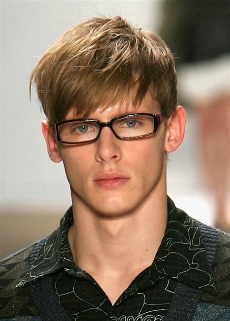 The hair on the sides and back are then tapered to a shorter length. Angular Fringe hairstyle for round face mens - Hairstyles ...