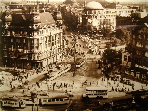 Shopping in den arkaden und die mischung aus entertainment und kunst genießen. ...und finden Berlin zu laut. | Berlin Potsdamer Platz ...
