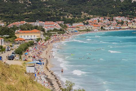 Ostrov krk je spojen s pevninou krčským mostem, který vede ze strany pevniny z místa mezi zátokami črišnjevo a skot u města kraljevica do. Nejoblíbenější místa ostrova Krk | UvCH.cz Chorvatsko ...