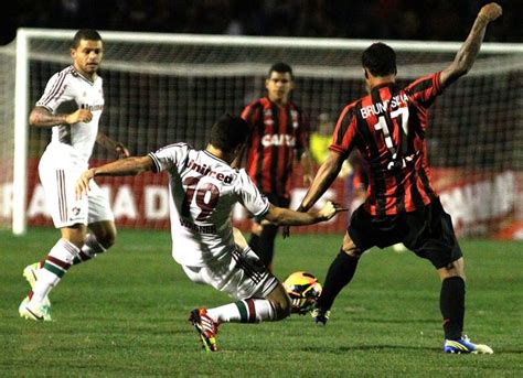 O outro participante foi o deportivo la coruña. Jornalheiros: História - Fluminense x Atlético-PR