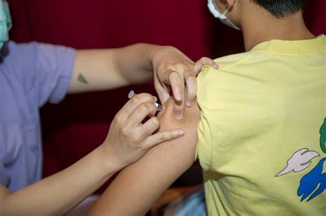 接種疫苗 / 接种疫苗 ― jiēzhòng yìmiáo ― vaccination. 公費流感全面開打 林縣長關心學生疫苗接種情形 - 尖端新聞網 Cutting-edge News