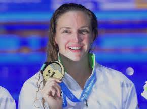 Hungarian swimmer hosszu boasts 3 olympic gold medals, 7 world championship gold medals and 13 european championship golds. Hosszú Katinka királynőhöz méltóan nyerte a 200 vegyest