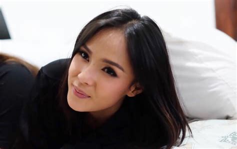 Kalina oktarani (foto instagram : Beri Ucapan Selamat untuk Pertunangan Ge Pamungkas, Angie ...