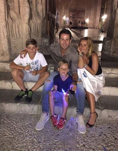 In fact, she's said she still loves him as he is the father of her children. Louise Redknapp shares holiday picture from Palma with ...