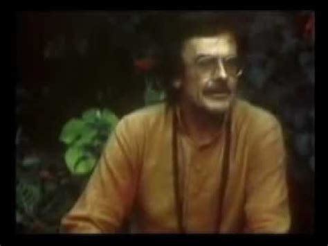 This is an part 2 of 4 from a very rare documentary called fear is the master. Satyananda, Jörg Andrees Elten - "Ashram in Poona" 1979 ...