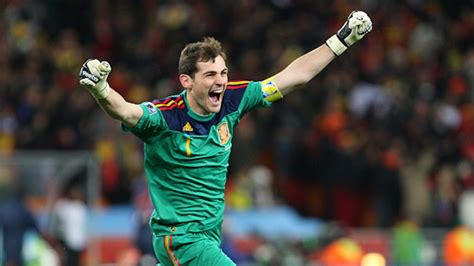 Íker casillas was born on may 20, 1981 in móstoles, madrid, spain as íker casillas fernández. Iker Casillas se retiró del fútbol ante la incertidumbre ...