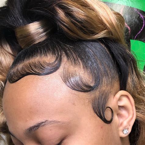 If you have black hair and you are thinking about adding highlights, then we have some awesome looks for you. @𝐁𝐀𝐑𝐁𝐢𝐢𝐄𝐒𝐎𝐒𝐀 | Black ponytail hairstyles, Edges hair, Hair ...