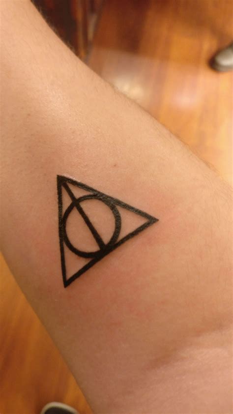 Tak potom čítaš ten správny článok. The Deathly Hallows Tattoo | Tetování