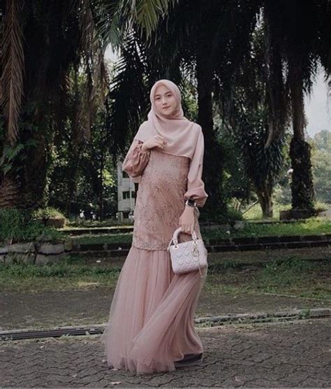 Model baju pesta muslim,baju pesta modern,baju pesta anak perempuan,baju pesta batik,model baju pesta artis terbaru. 50+ Inspirasi Model Baju Gamis Pesta Mewah Terbaru | Gaun ...