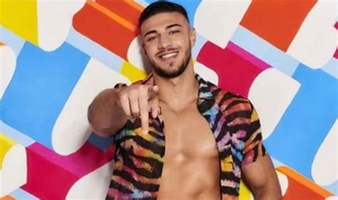 Tommy fury is reunited with his mum chantal and brother in the penultimate love island episode of 2019 on itv2. Love Island 2019: 'What a mug' Viewers shocked as Tommy ...