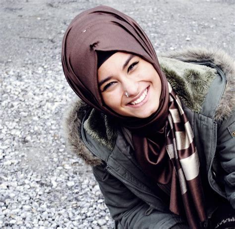 Hijab mädchen mit kopftuch zeichnen. Züchtige Outfits: Auch muslimische Mädchen haben Lust auf ...