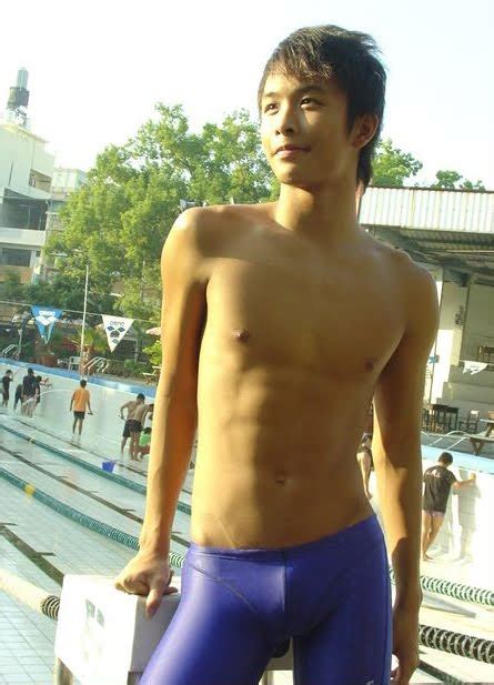I'm especially active in r/maleunderwear (17k followers) and r/bulges (35k followers), come and say hi ^^ two other interesting subreddits are r/cockoutline and r/singlets. Gay Bulge Lovers