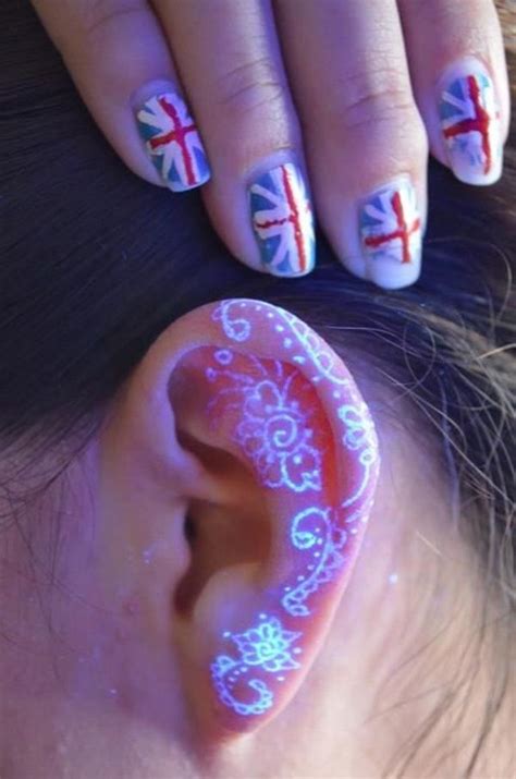 There's not much room for error when it comes to these. 99 Ultraviolet Tattoos That Really Shine | Glow tattoo, Uv ...