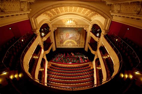 En up there, big house. Großes Haus - Mecklenburgisches Staatstheater