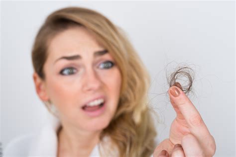 ⭐ gerade frauen wünschen sich schönes, gesundes und volles haar, doch immer häufiger sind auch sie von haarausfall betroffen. Nach der Schwangerschaft: Ab wann du Haarausfall behandeln ...
