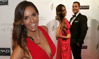 Sally fitzgibbons biography with personal life (affair, boyfriend , lesbian), married info. Sally Fitzgibbons sizzles in sexy plunging gown with ...