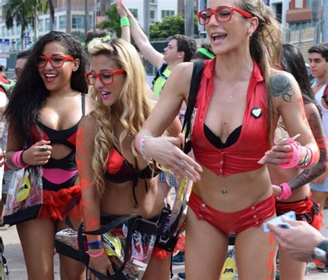 Younger and mature swingers having hot fun at trapeze masked ball. Fan Photos from the Ultra Music Festival 2015 (45 pics ...