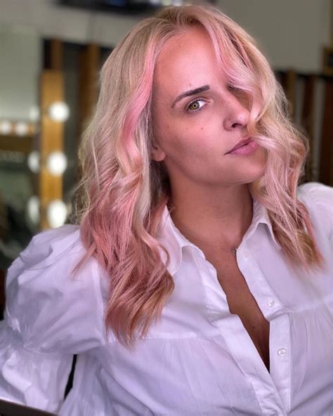 We did not find results for: Η Έλενα Ασημακοπούλου έβαψε τα μαλλιά της ροζ