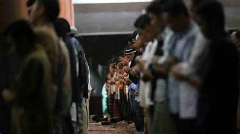 Selain itu, terdapat syarat dan rukun yang harus dipenuhi dalam setiap menunaikan ibadah sholat. Bacaan Niat Sholat Fardhu 5 Waktu Lengkap Arab, Latin dan ...