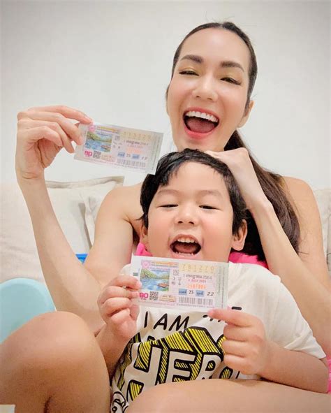 Jun 02, 2021 · ต้องยอมในความเฮงของ อ๋อม สกาวใจ ที่ลูกชายให้โชคตลอด งวดนี้. อ๋อม สกาวใจ ถูกลอตเตอรี่รางวัลที่ 4 รับทรัพย์เต็ม ๆ ลูกชาย ...