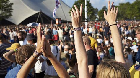 Es por eso que conversamos con bessy gallardo, egresada de derecho de la universidad. Cofundador de Lollapalooza cree que los conciertos y ...