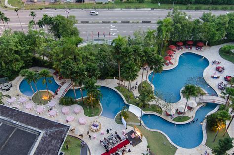 The resort is a mini jungle adventure resort near johore bahru.it has a golf course, swimming pool,spa centre, gym, billiard game area,children's play area, biking activities, adventure and team work activity. Hotel Review: Thistle Johor Bahru (Premium Suite) — The ...