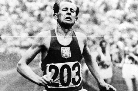 Emil zatopek, who has died aged 78, was one of the outstanding athletes of the 20th century. Emil Zátopek - legenda našeho národa - behej.com: BĚH ...