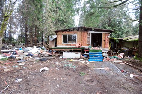 For those of you looking for other pacific northwest based subreddits. Neighbors seek cleanup of Longview man's trashed property ...