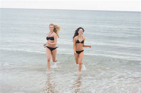 De badpakken en bikini's voor grote cupmaten op zwemkleding.nl hebben vaak beugels. Mooie bikini's voor kleine borsten