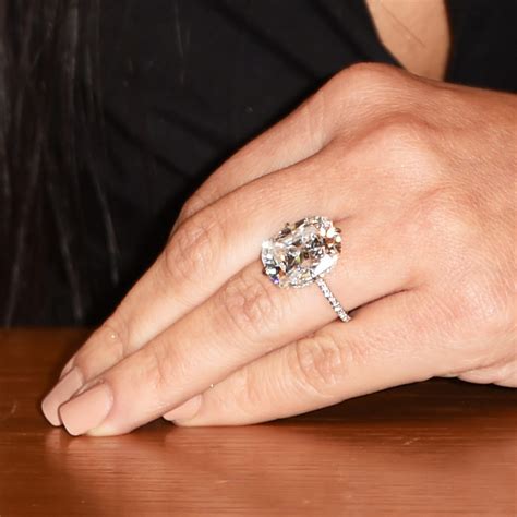 Kim Kardashian Flaunts New Diamond Ring | InStyle