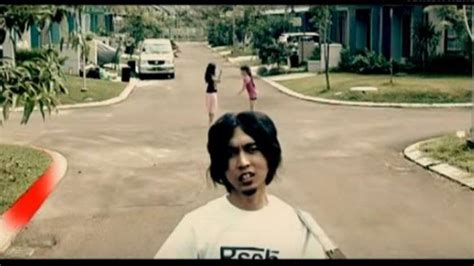 Ada 20 gudang lagu kepompong lirik terbaru, klik salah satu untuk download lagu mudah dan cepat. Download Lagu MP3 Kepompong Sindentosca, Lengkap Lirik dan ...