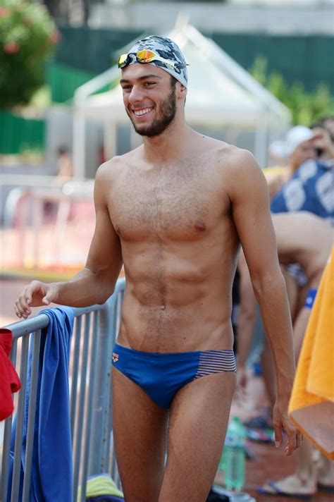 E' lui a vincere la prima sfida in vasca negli assoluti di nuoto di riccione 2017, stabilendo anche il record annuale mondiale. Olimpiadi 2016: ecco chi sono gli atleti italiani più sexy ...