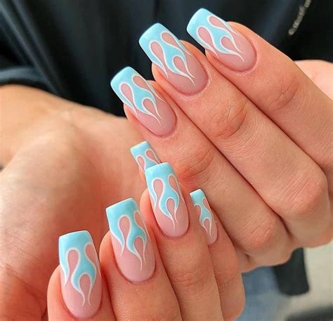 Existen tres grupos básicos que reúnen las uñas esculpidas. Uñas de verano tendencia 2020 con colores y diseños brillantes