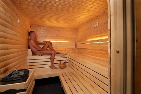 Record yourself saying 'sauna' in full sentences, then watch yourself and listen. Sauna - Het Reterink