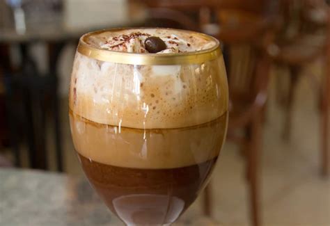 Prima di capire in quali paesi è obbligatorio per bere un caffè, mangiare al ristorante o addirittura andare al cinema, cerchiamo di fare chiarezza riguardo la certificazione verde. Caffè americano: cos'è e come si prepara ...