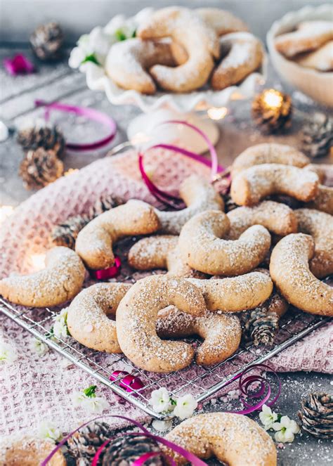 On a hot day, sandwich ice cream between the cookies instead of frosting. Christmas Cookies Without Nuts Or Coconut - No Bake ...