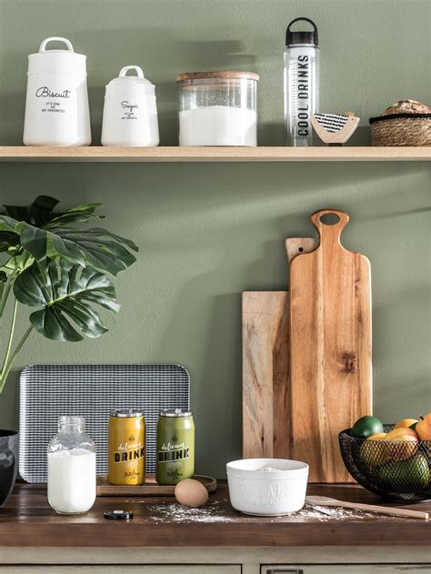 Plante feuille verte et blanche. cuisine avec une décoration bucolique plante monstera ...